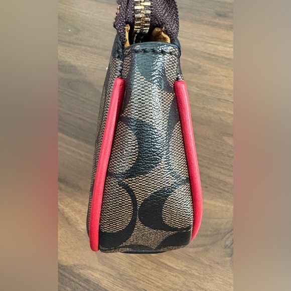 Coach Signature Canvas Shoulder Bag with Red Trim nwot - Picture 4 of 12